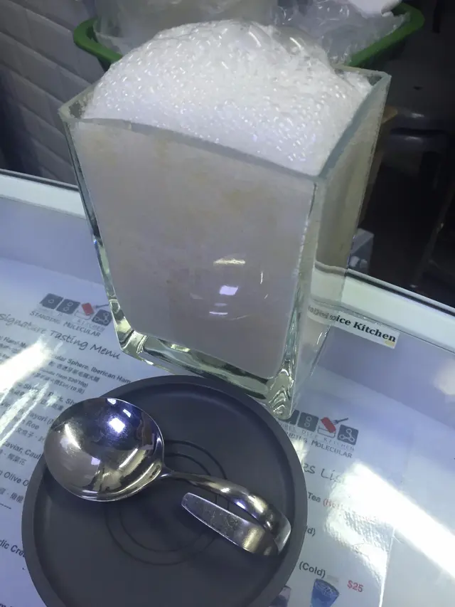 煲仔鮑汁神戶牛面頰西班牙飯配分子蒜香忌廉泡