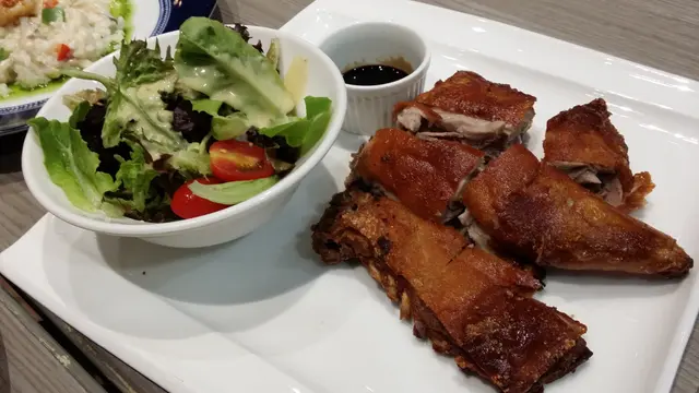 葡式烤BB豬配雜菜沙律