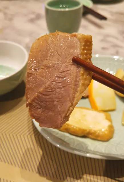 豐腴的鵝肉, 滲透了祕製鹵水的精髓 - 甘醇