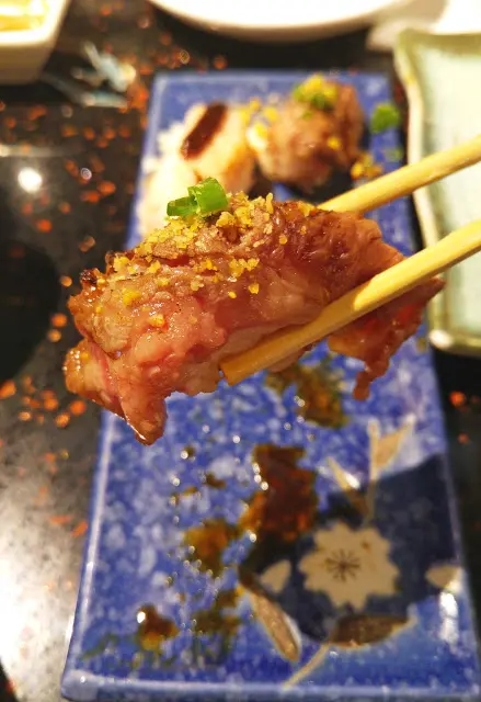 加上蒜粒和蔥花, 令牛肉更加香口