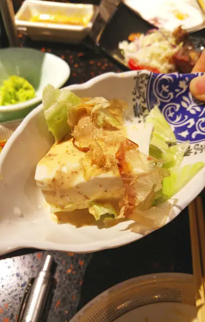 豆腐很滑溜, 加上惹味胡麻醬, 值得再來一碟