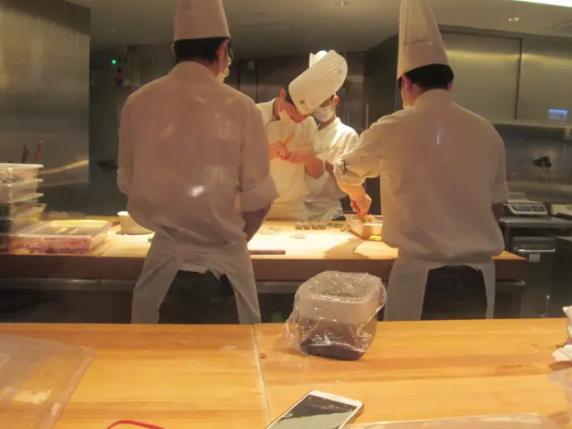 多位大師傅不斷人手製作