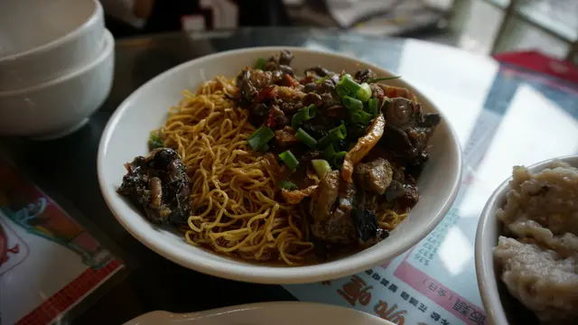 酒香不俗，溫和不烈，同時烏雞少油，食時未覺膩口