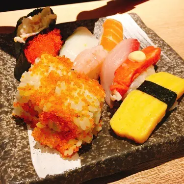 壽司拼盤