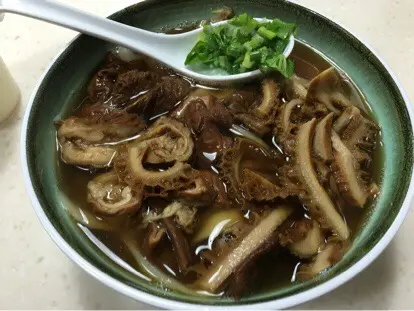 金錢肚豬大腸刀削麵