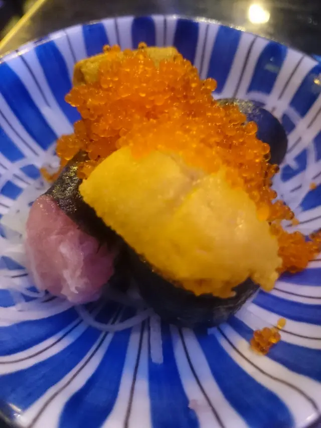 紫菜下都是滿滿的吞拿魚