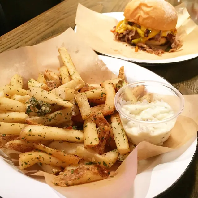 Garlic Fries with Truffle Mayo
