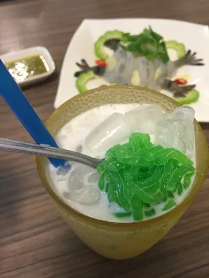 香甜椰汁配以綠色粉條  粉條軟滑 煙煙韌韌 確實是消暑良伴🌬