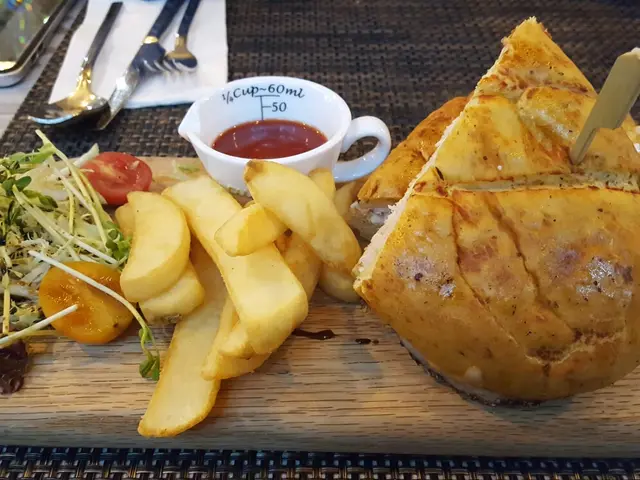 咸牛肉三文治（脆邊)，有驚喜。