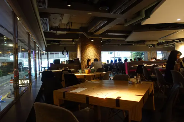 勝在地方很大而闊落,空間感充裕!