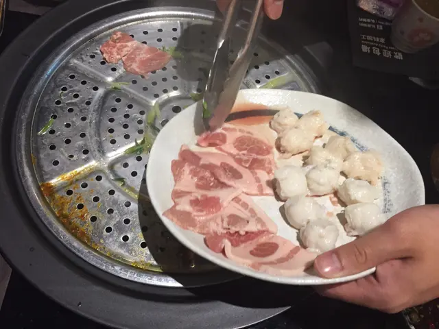 日本宮崎放養豬梅頭肉 + 手打墨魚滑及手打鮮蝦滑