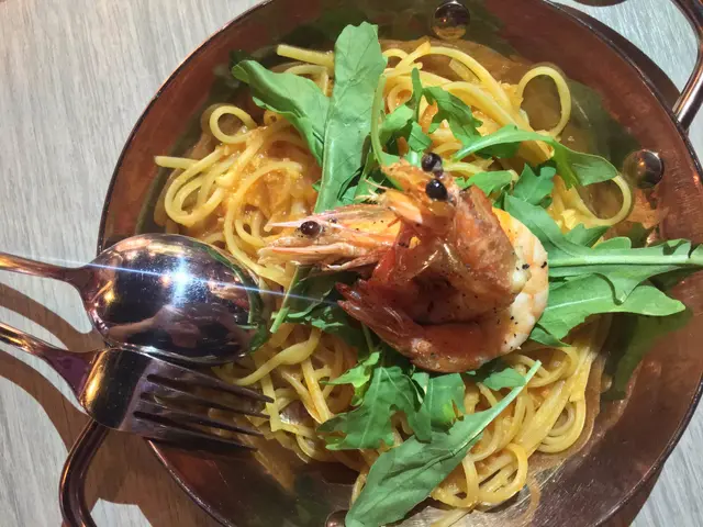 蝦肉醬蘑菇意粉配煎鮮蝦