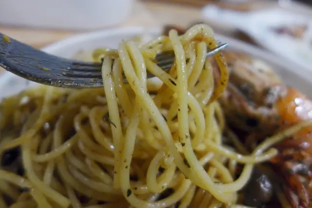 黑松露油炒鮮帶子虎蝦意粉