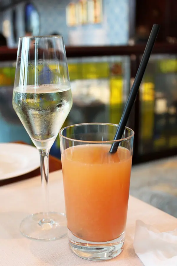 Sparkling Wine & Grapefruit Juice