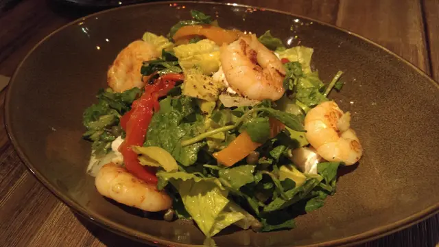 Chop Chop Salad with Grilled Prawns 招牌沙律配烤蝦