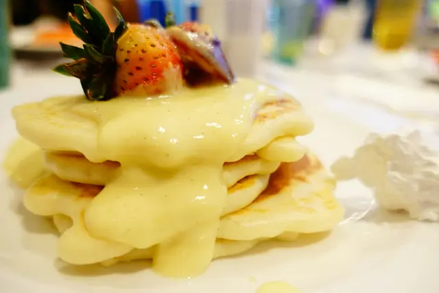 自製pancake配上在麵包布甸處的雲呢拿醬