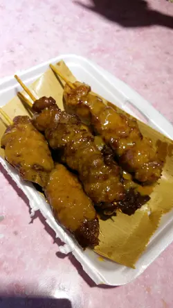 有沙嗲汁同辣汁簡，簡左沙嗲汁食