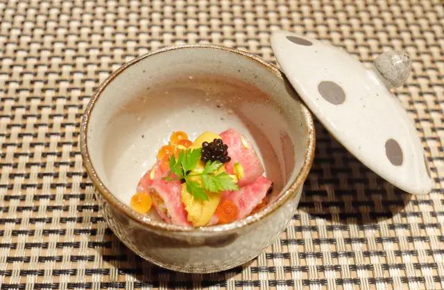 煙燻半熟牛肉伴海膽醋物