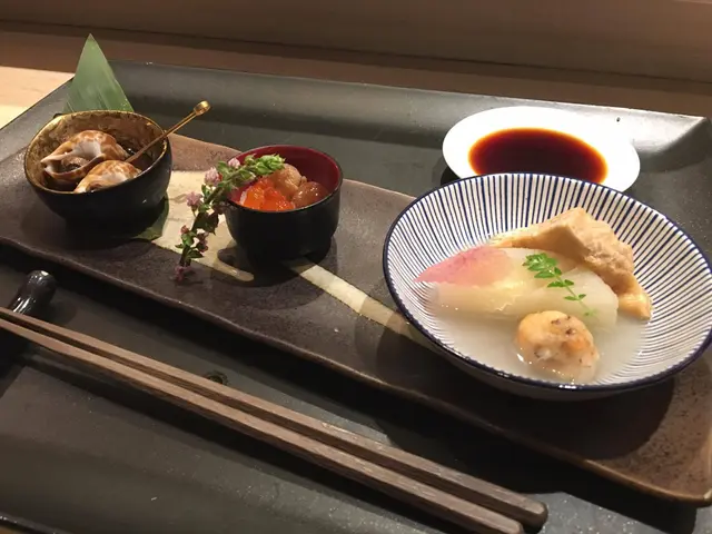 醬油螺丶松蕈三文魚子丶大根煮龍蝦丸