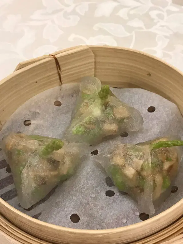鮮菇露筍餃