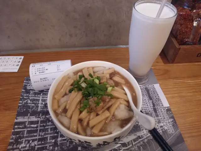 魚肉粉仔(大$26,小$20) +椰汁$10