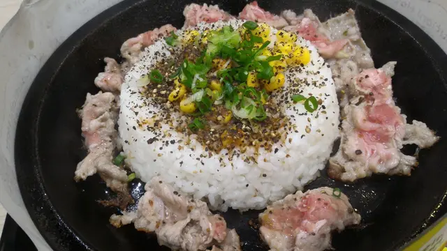 鐵板黑椒牛肉飯