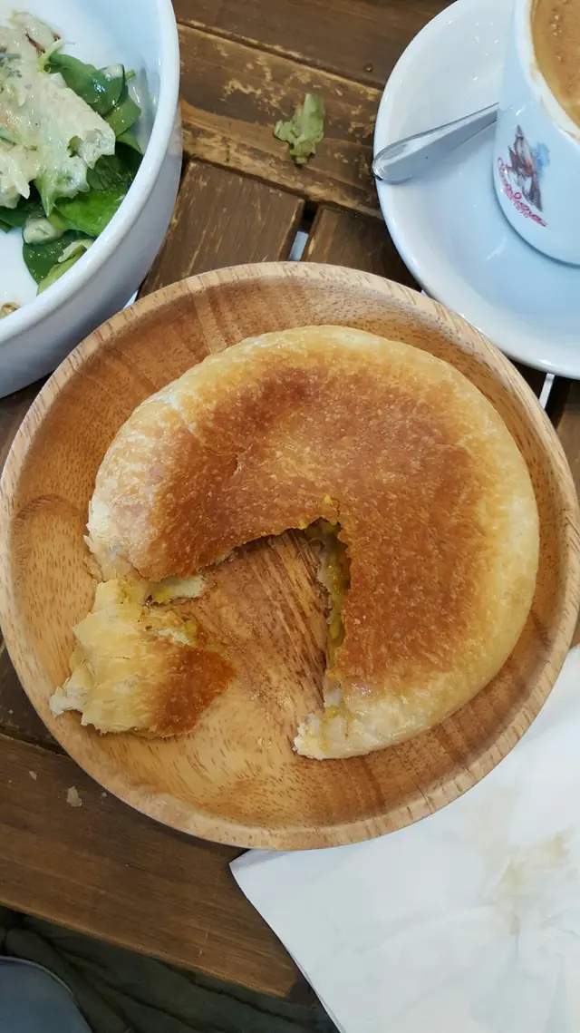 curry bun, enough fillings and its spicy!