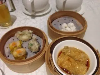 燒賣,香茜蝦肉餃,鮮竹卷,叉燒包