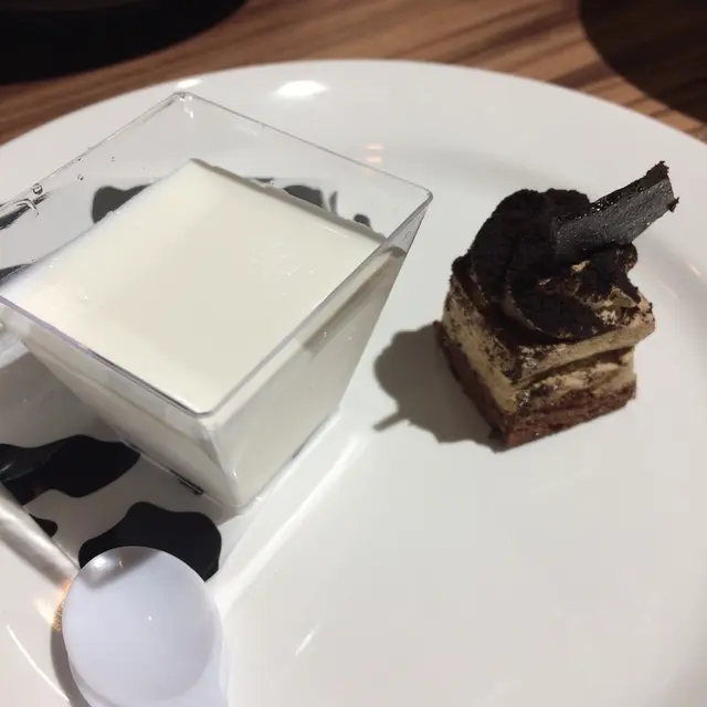 北海道牛乳奶凍、提拉米蘇