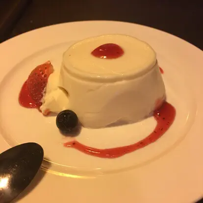 用openrice  訂位送，唔知係咪因為送，所以賣相奇差....味道就一般奶凍味，其他人講到好有奶味咁，我就唔覺得同出面餐廳食到嘅有咩分別，免費我就無要求喇