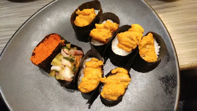 海膽屬極尚獨有的主打，小小的鹽水海膽算是鮮味，海膽迷之選。