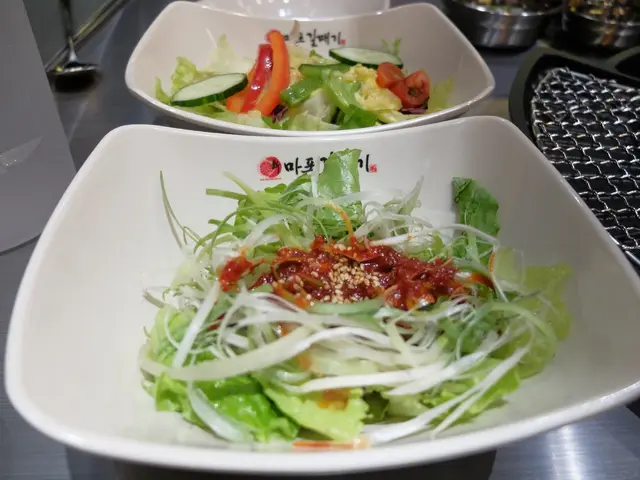 沙律配上柚子醬大為開胃，令人食指大動。