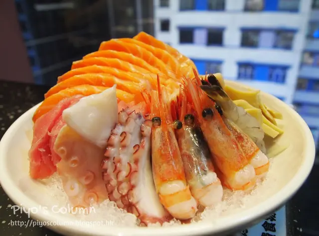 狠狠地點單,看著捧來堆得密密麻麻的一大盤,份量足得笑了。