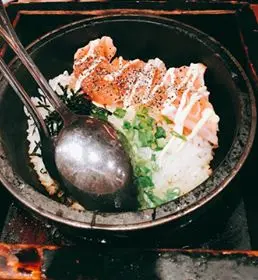 石鍋鮭魚魚子飯