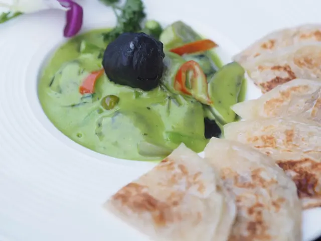 青咖喱手打黑墨丸拼薄餅