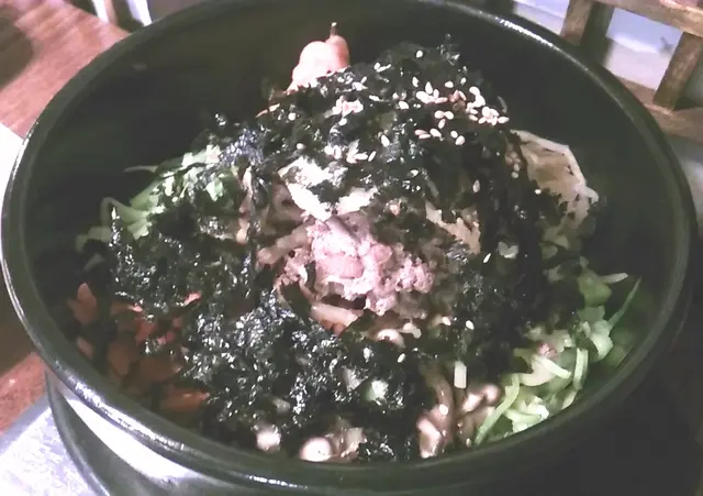 傳統石頭牛肉拌飯