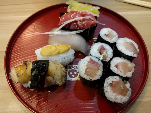 魚貝類刺身或壽司可以食區中另兩間啦!