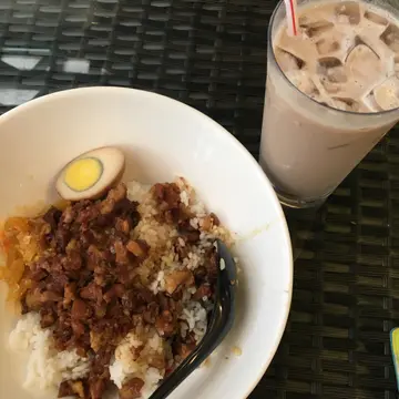 Lunch Set：台式鲁肉饭 + 冻奶茶