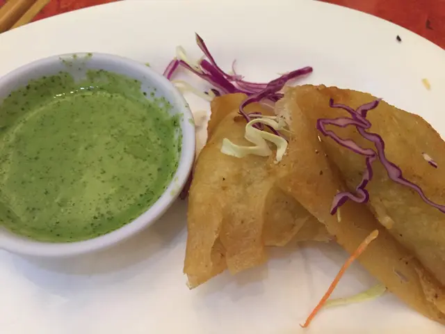 外皮唔夠酥脆 入面菜味唔太濃 未想食第二舊