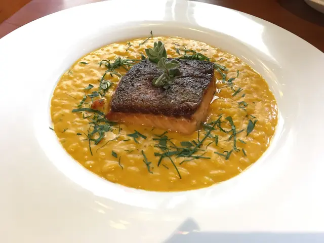 南瓜意大利燉飯配香煎挪威三文魚