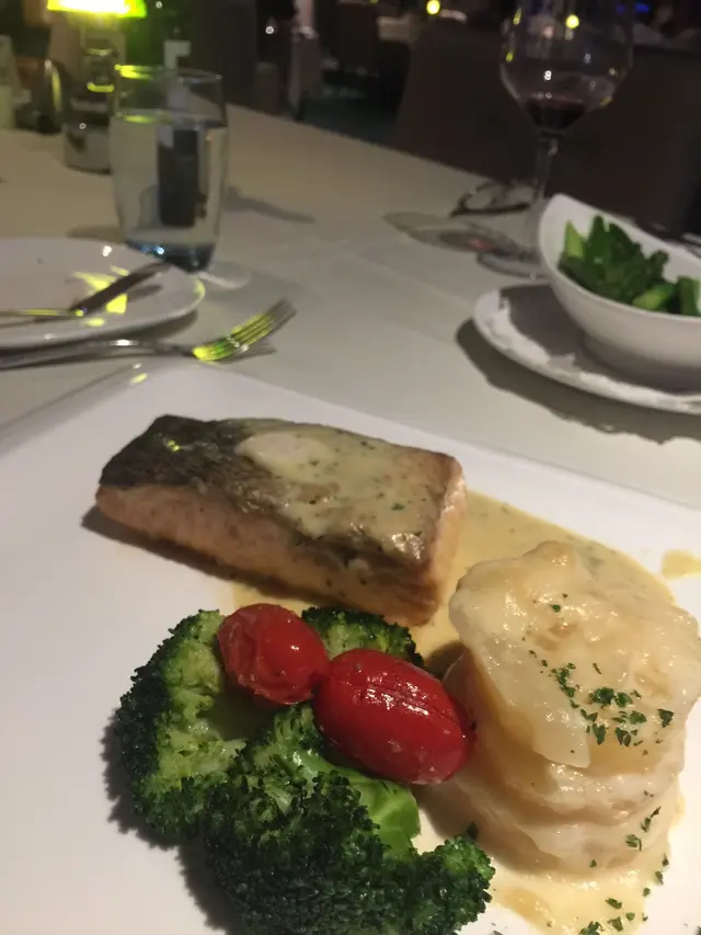 香煎三文魚伴薯蓉