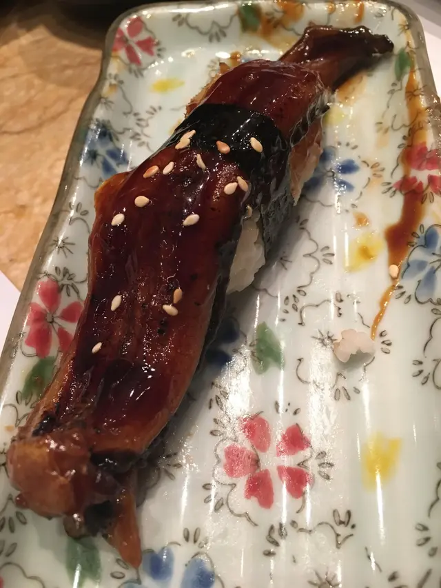 一客兩件，有一件已被妹妹鯨吞了！
由於本人不吃饅魚，所以不能評分，但妹妹話好味的！