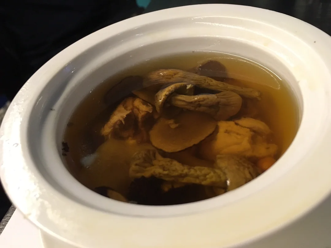 松茸菌燉湯