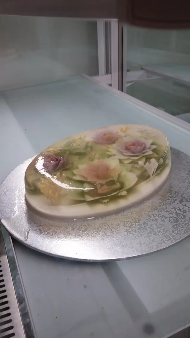 櫃枱旁邊放了蛋糕