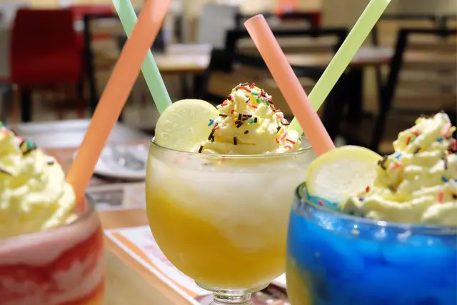 嚟莫吉托冰冰 芒果同莫吉托 雖然我都唔係好知道莫吉托 係咩黎但係3杯冰係最好飲既1杯 有的似檸檬味