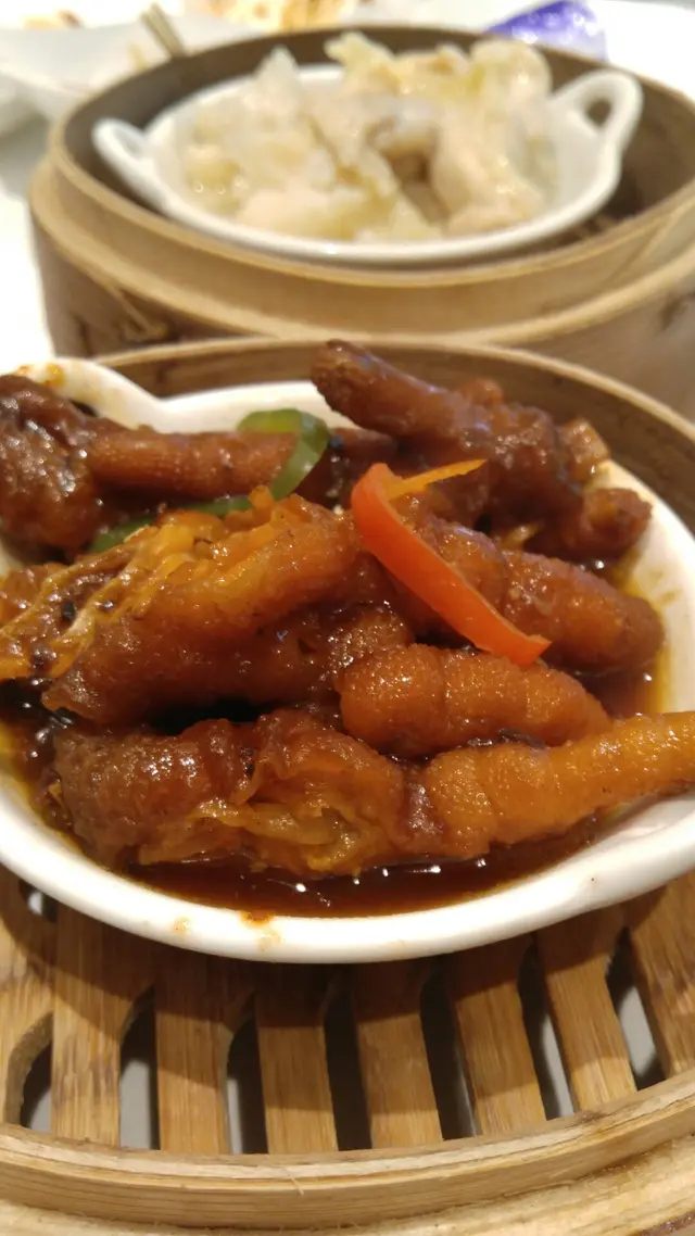 炆嘅時間唔夠，未夠入味，而且老抽過多 變得有點苦