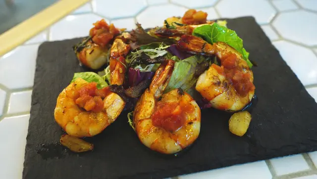 香蒜大蝦配蕃茄莎莎醬