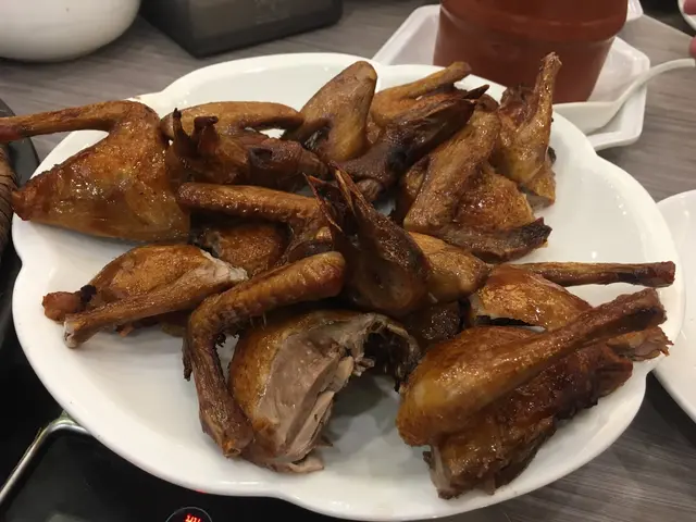 脆皮乳鴿