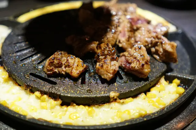 五花肉表面微微焦香,內裏仍然保持軟嫩多汁