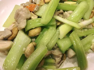 西芹腰果鸡丁